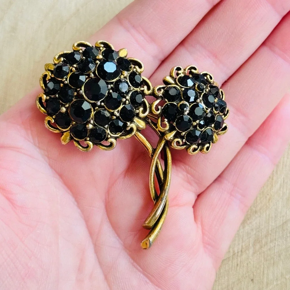 Vtg Hollycraft Signed Black Flower Pin Brooch gold tone jeweled‎ Rhinestone 2.5